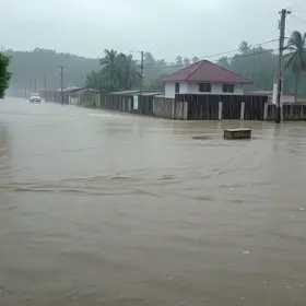 forte temporal alaga ruas de Guriri